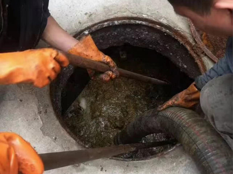 豆河镇清理化粪池时如何避免沼气的危害？